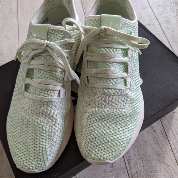 🌻 Adidas New! - Picture 2 of 5